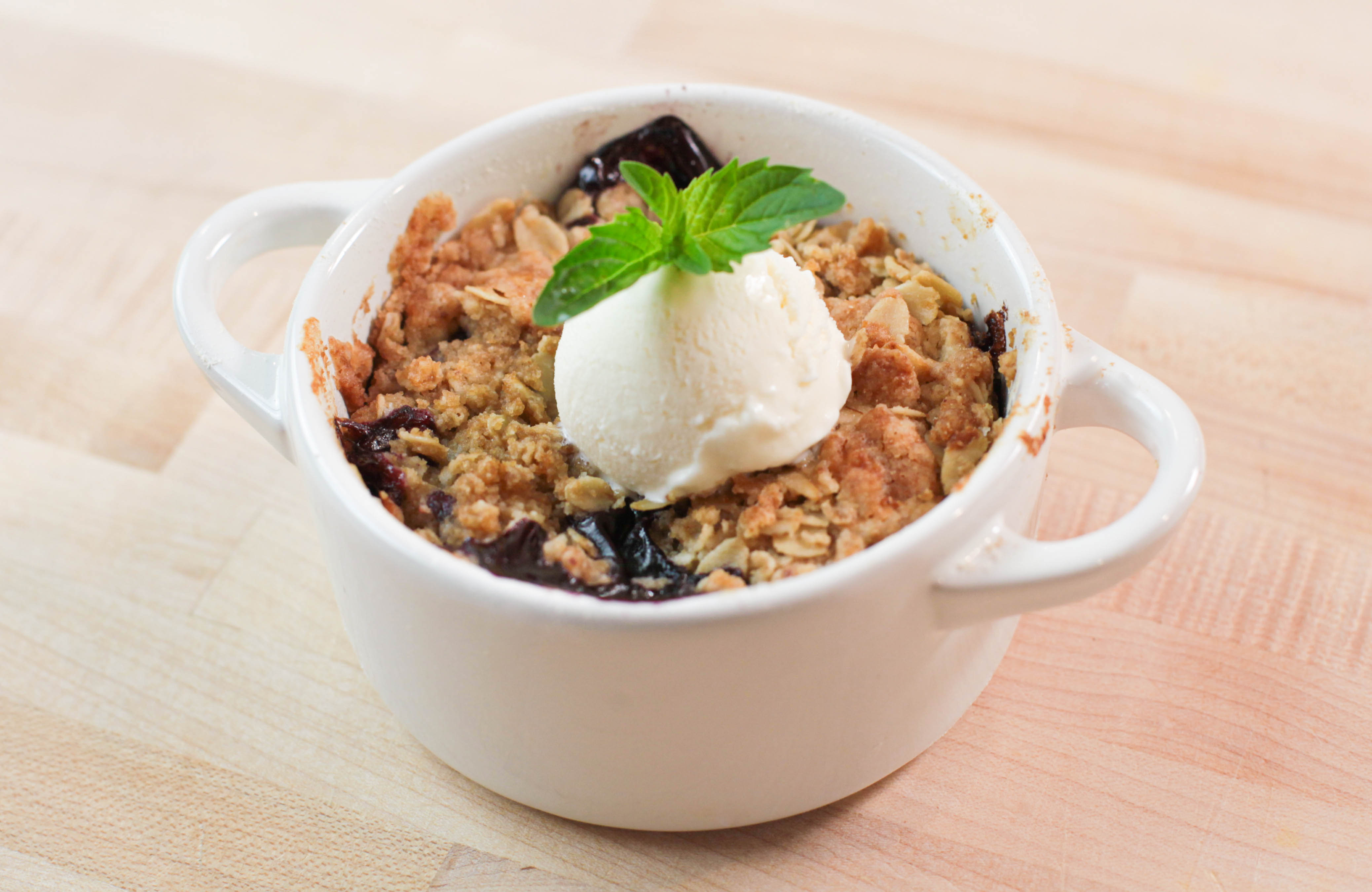 How to Make Mini Blueberry Crisps