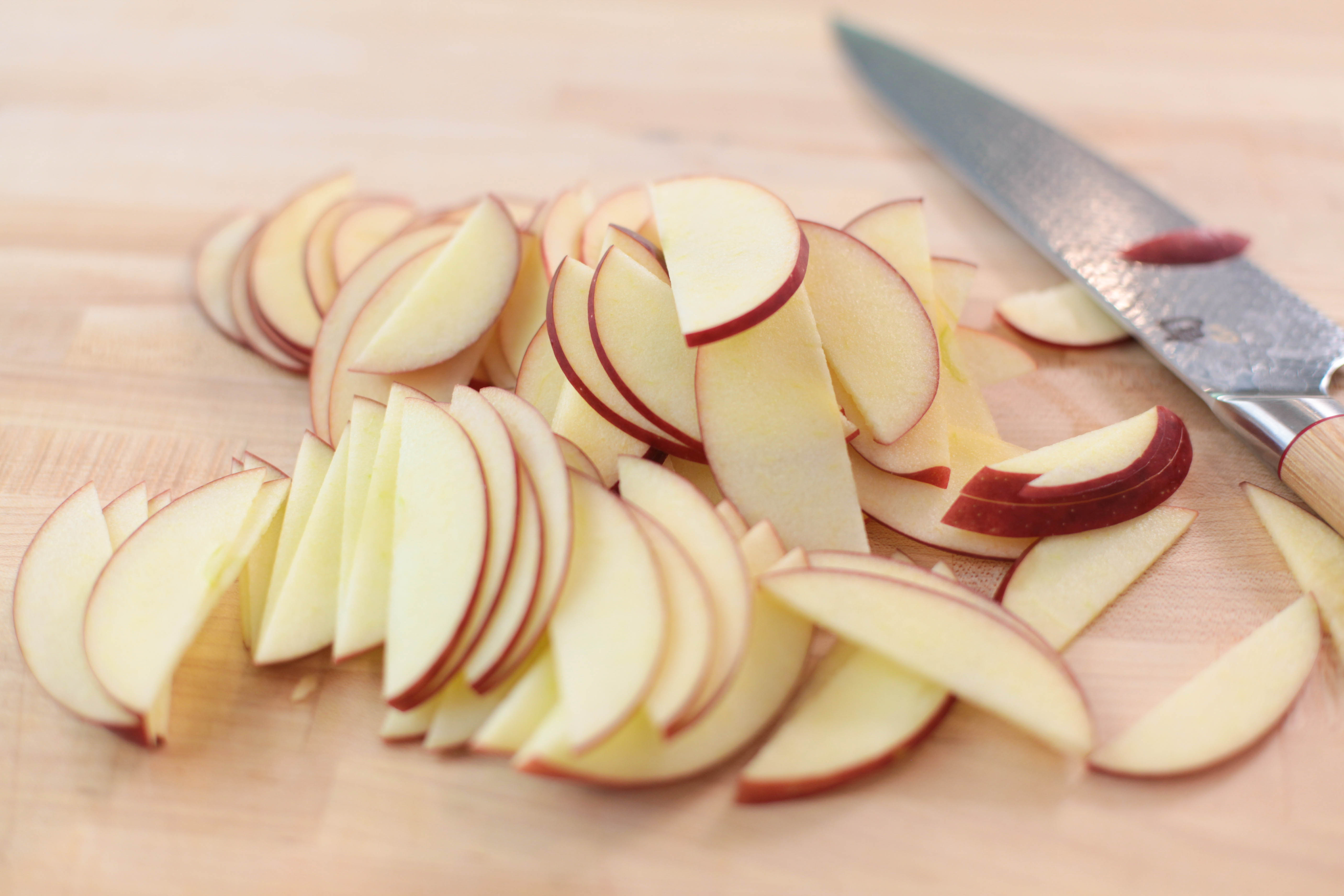 sliced apples